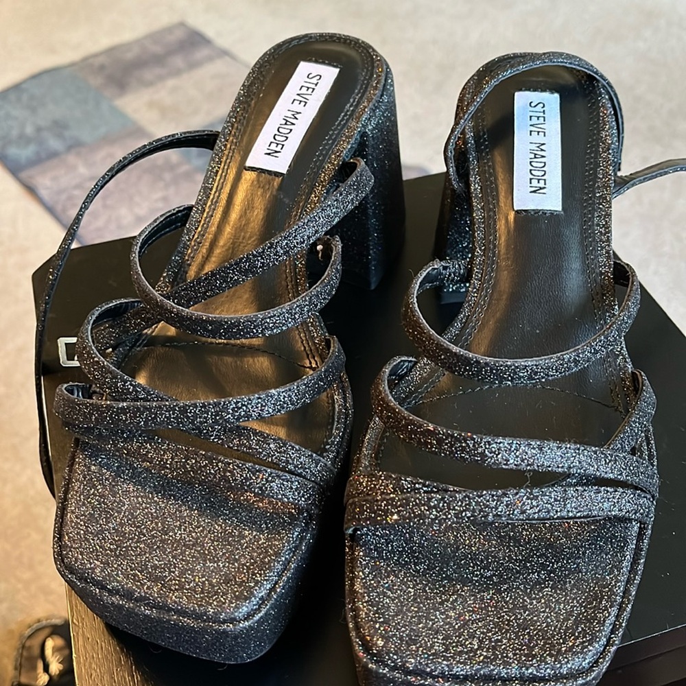 STEVE MADDEN BLOCK HEELED SANDALS